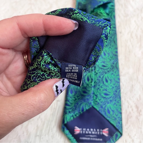 Charles Tyrwhitt 100% silk paisley iridescent neck tie - Picture 4 of 7